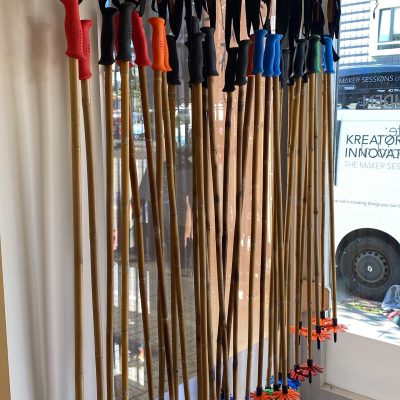 Ambachtelijke bamboe skistokken uit werkplaats Berlicum